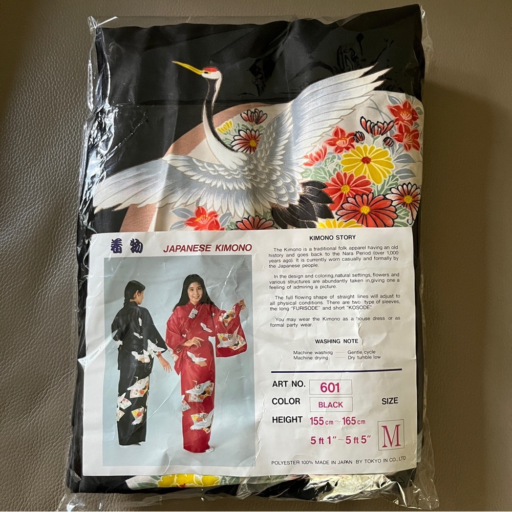 New JAPANESE KIMONO ROBE/SASH Made in Japan size Women Medium black/crane design